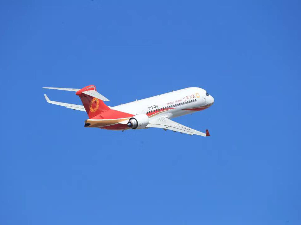 國(guó)產(chǎn)ARJ21飛機(jī)